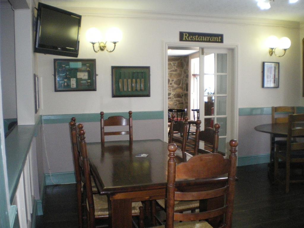 Crown Hotel Pwllheli Exterior photo